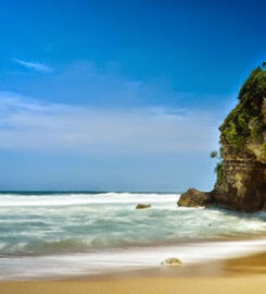 PANTAI WATU KODOK