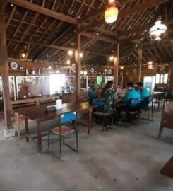 Montong Cafe & Resto